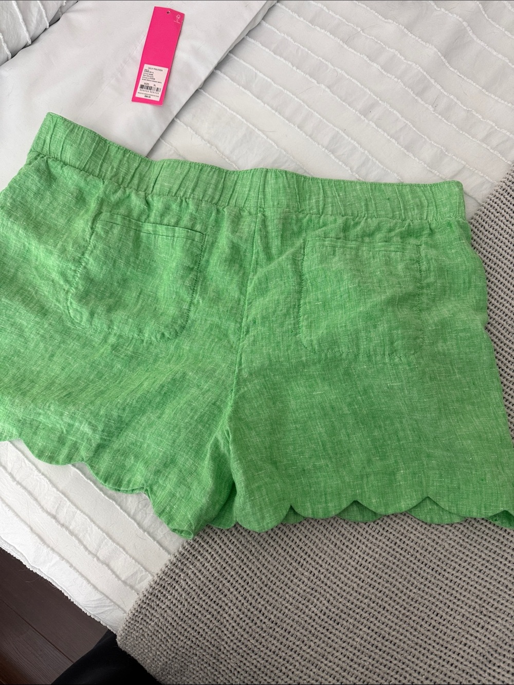 Lilly Pulitzer Bright Green High-Waist Scallop Hem Shorts - Picture 3 of 3